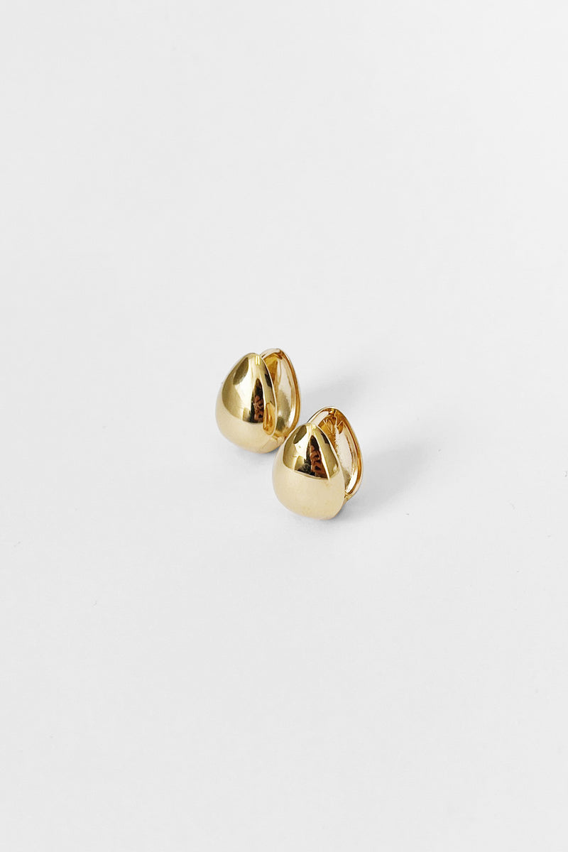 Kara Yoo ALMOND HUGGIE フープピアス美品 Kara Yoo ALMOND HUGGIE フープピアス美品