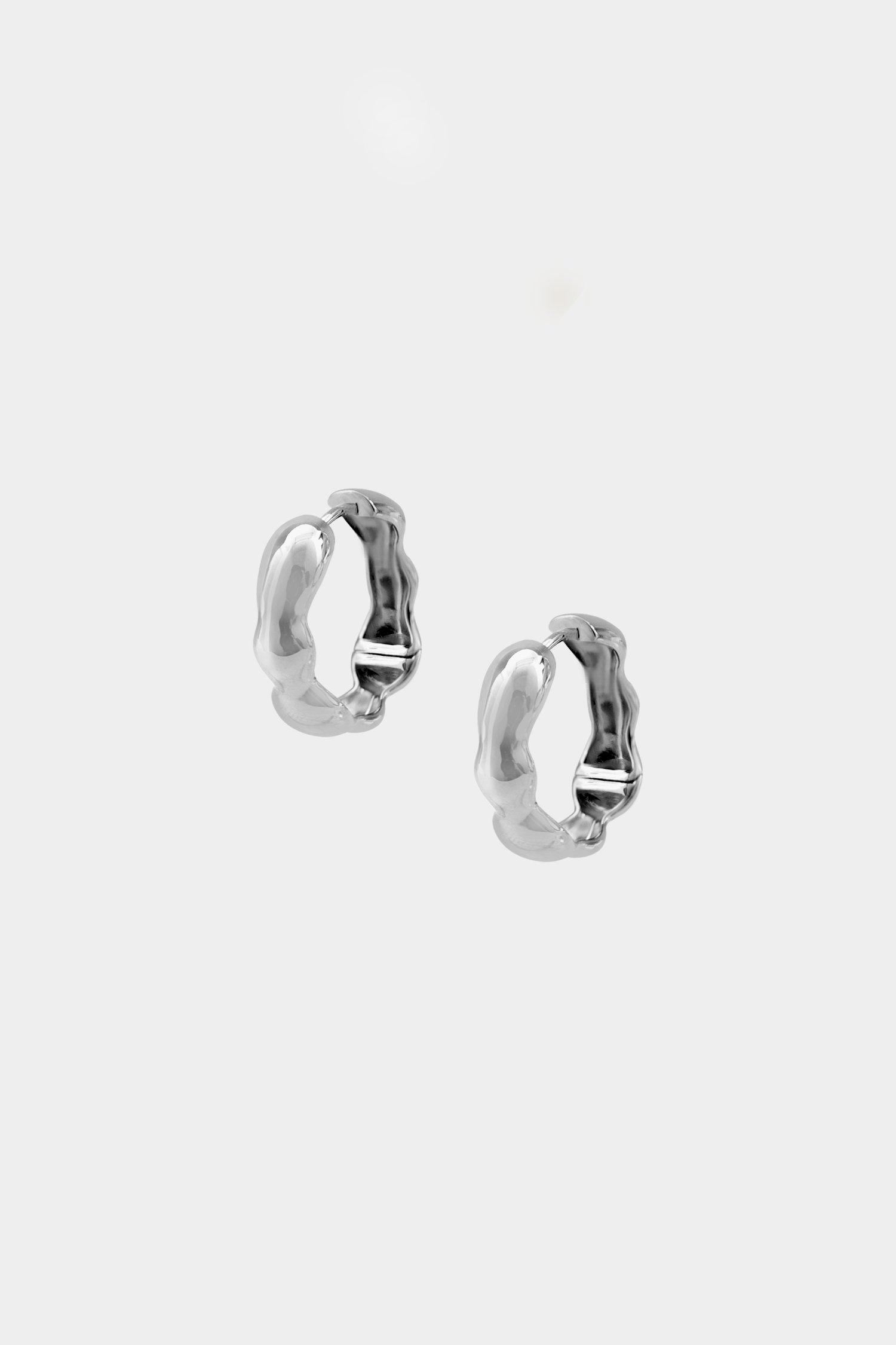 Lara Hoops Medium