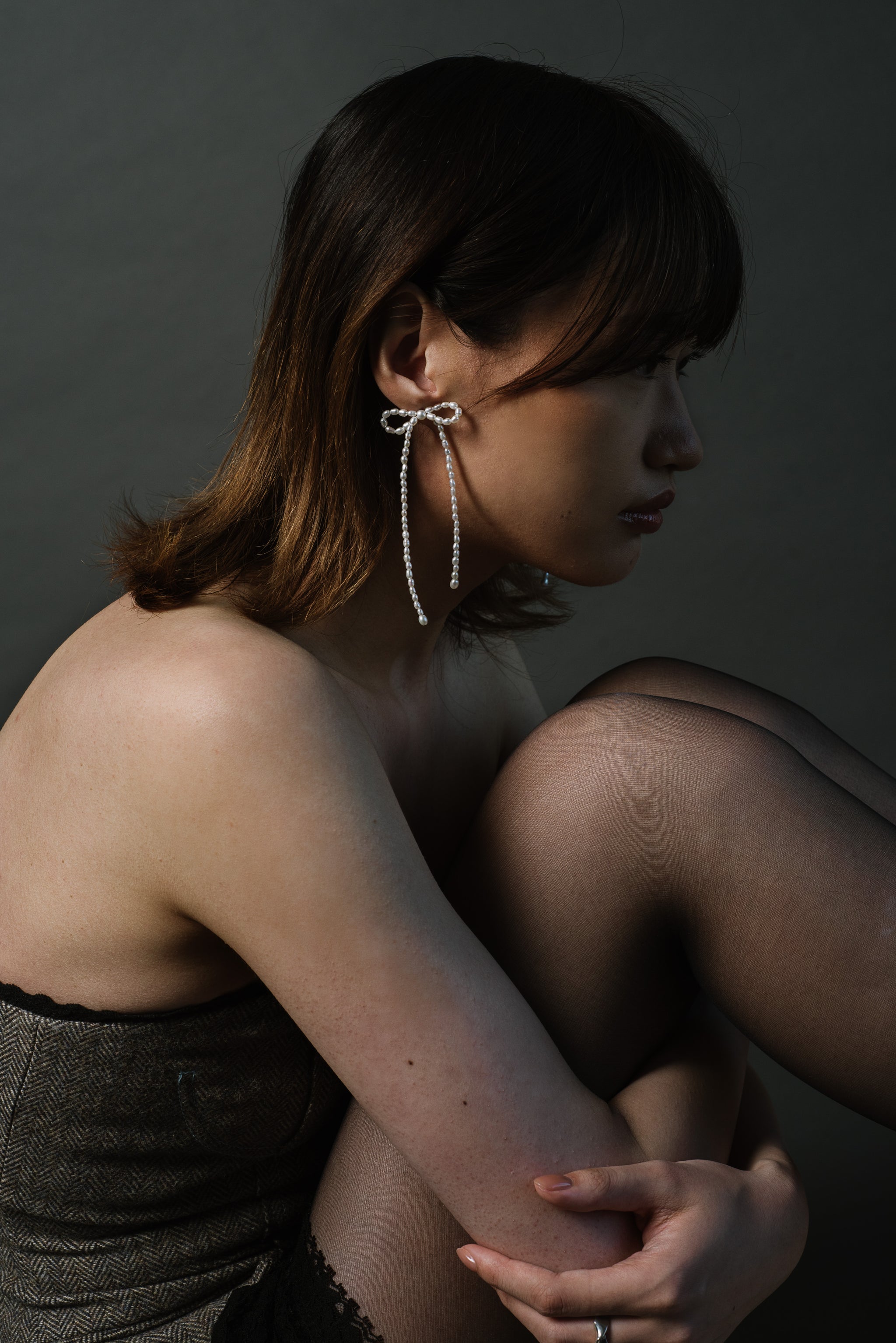 Margot Earrings, White Rice Pearl – Kara Yoo