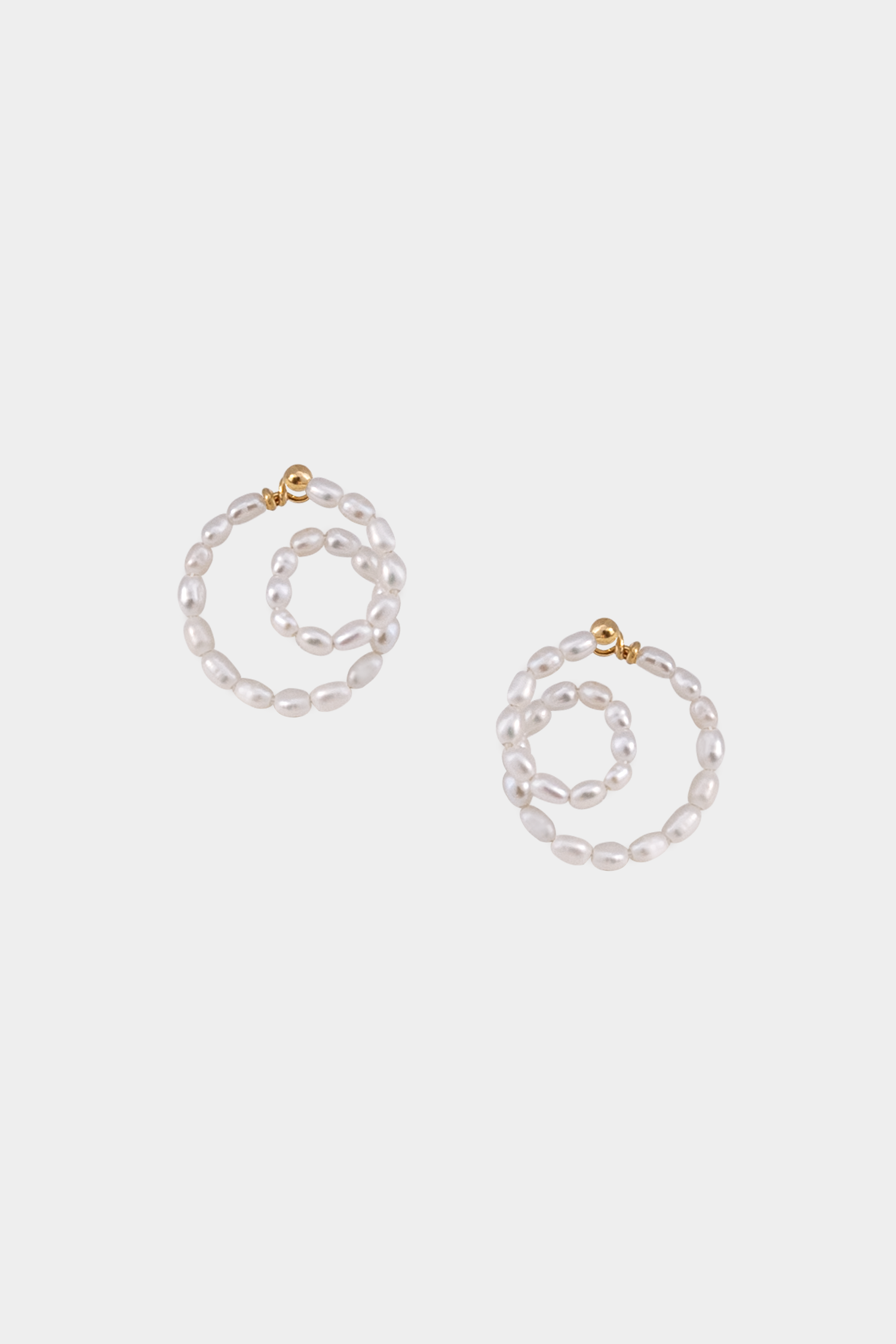 Rosa Swirl Hoops Pearl