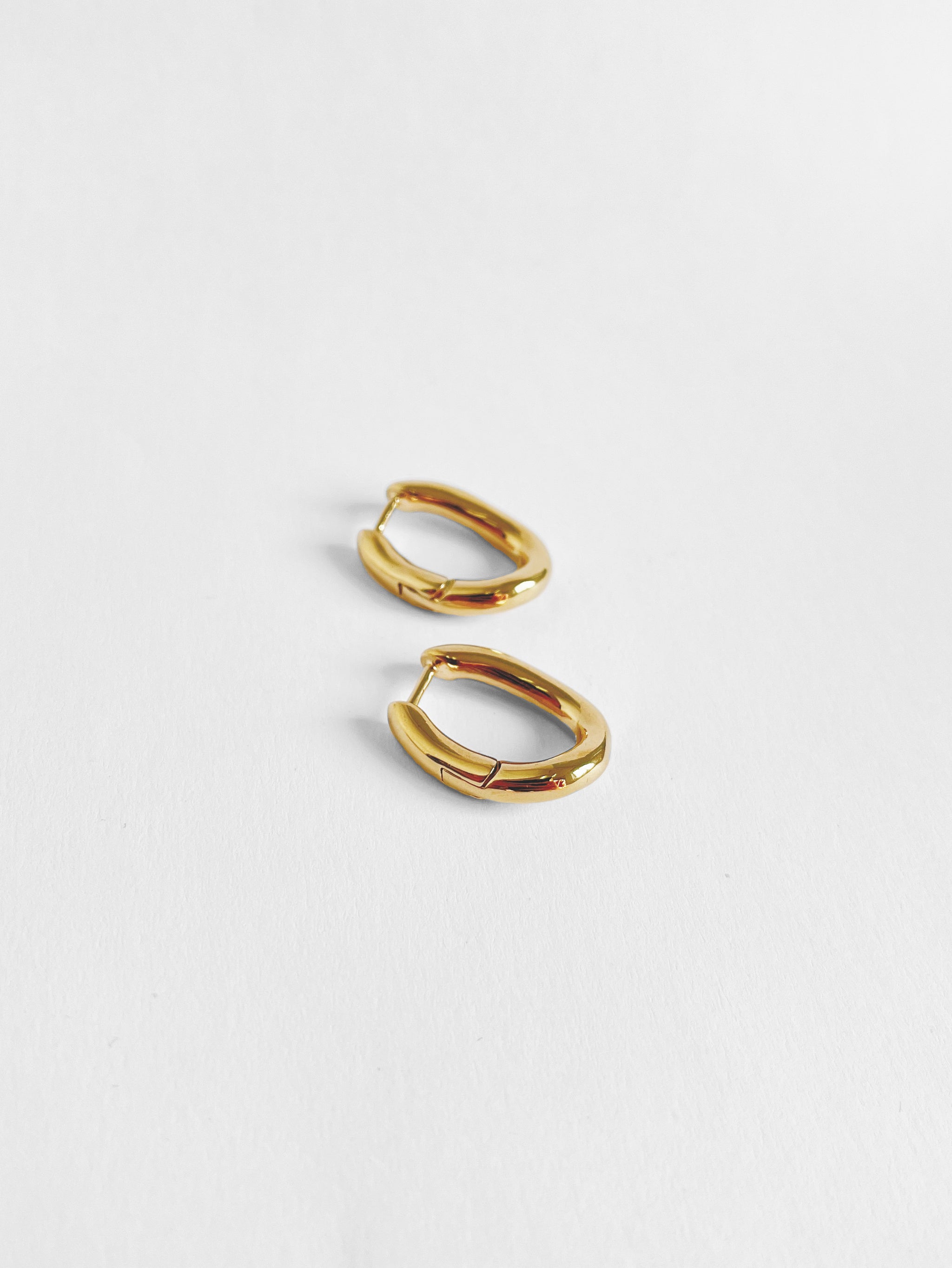 Kara Yoo RUTHフープゴールドピアス Ruth Hoops – Kara Yoo
