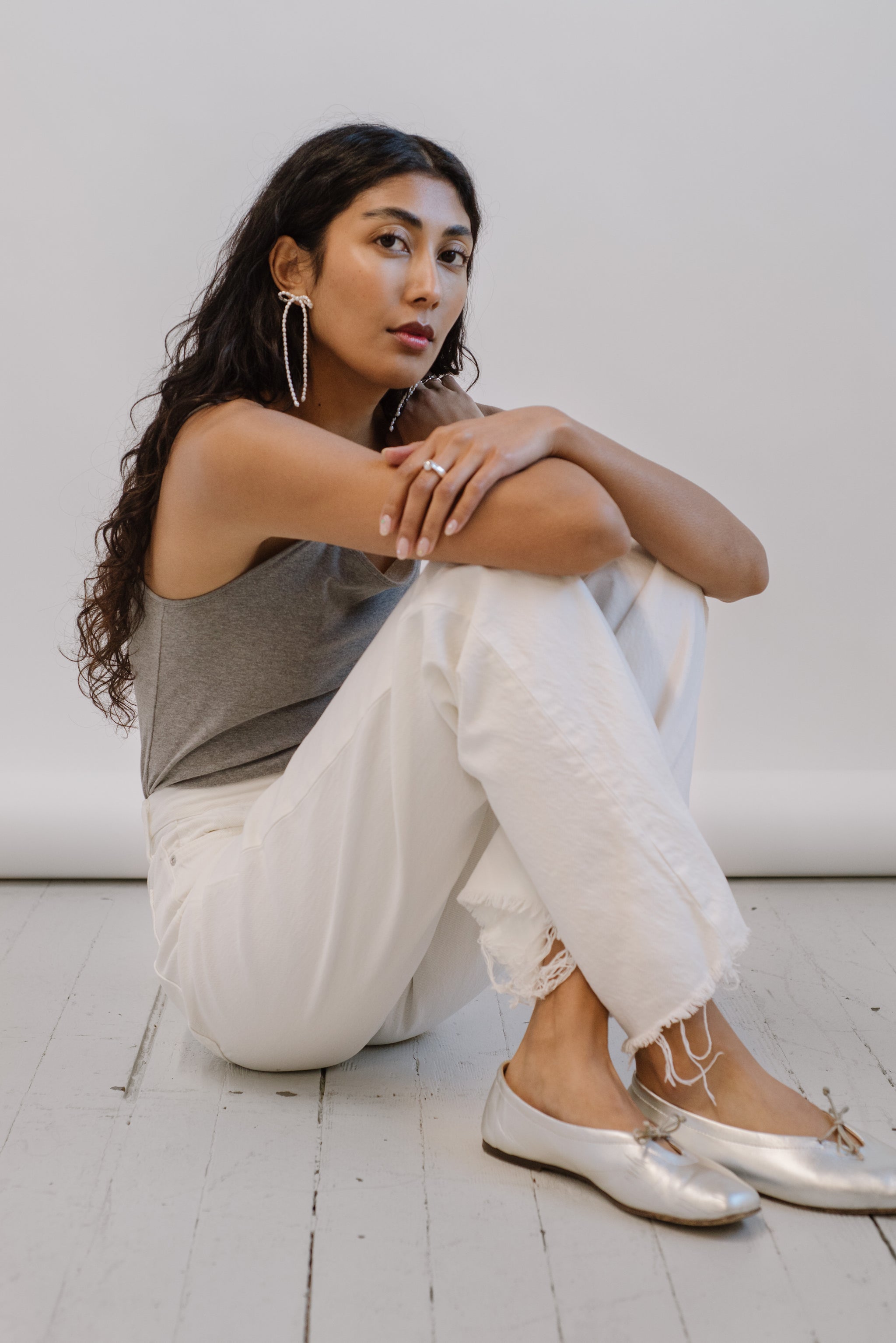 Margot Earrings, White Rice Pearl – Kara Yoo