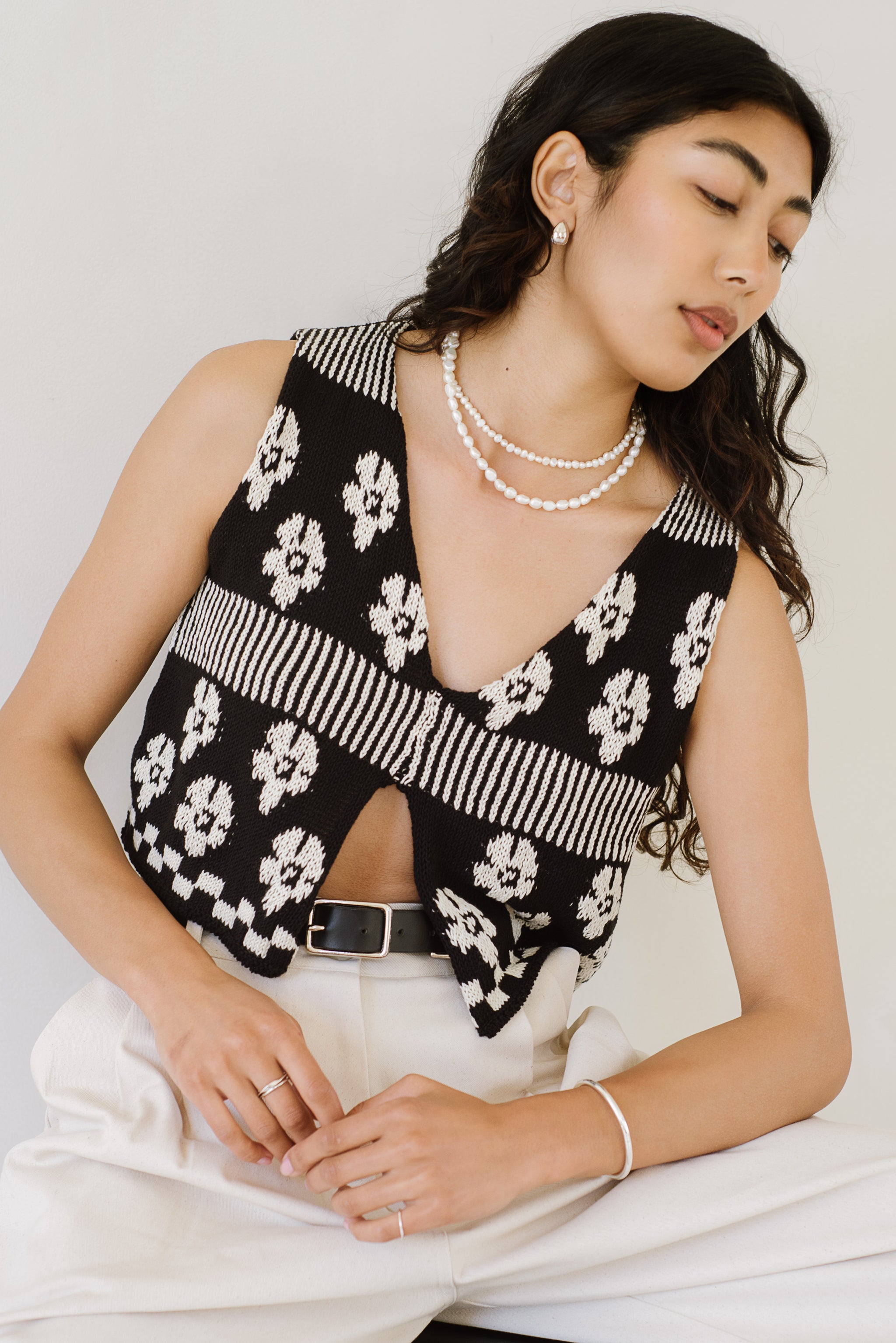 Kara Yoo ALMOND HUGGIE フープピアス美品 Kara Yoo ALMOND HUGGIE フープピアス｜トゥモローランド 公式通販