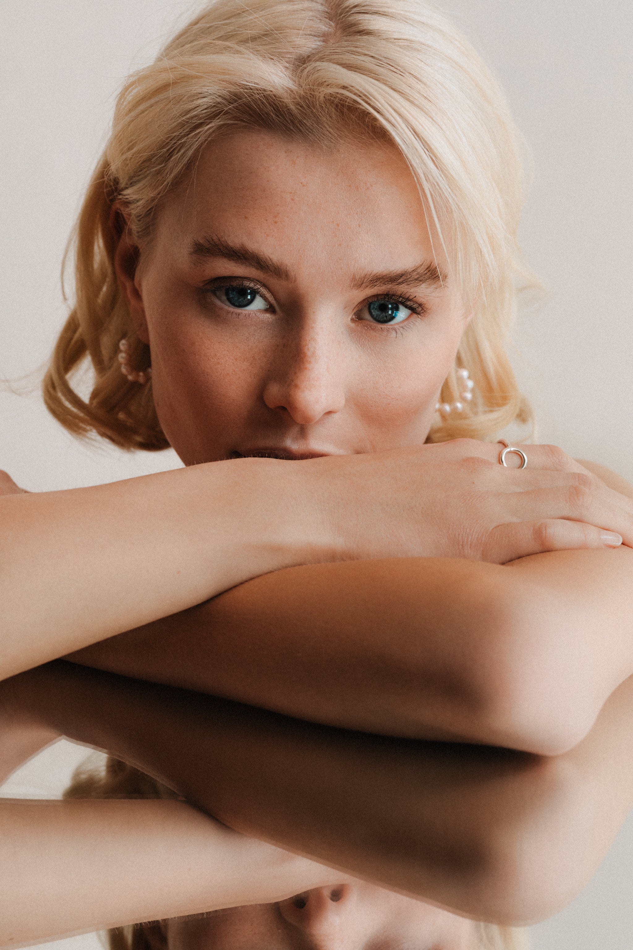 Michelle Pearl Hoops – Kara Yoo