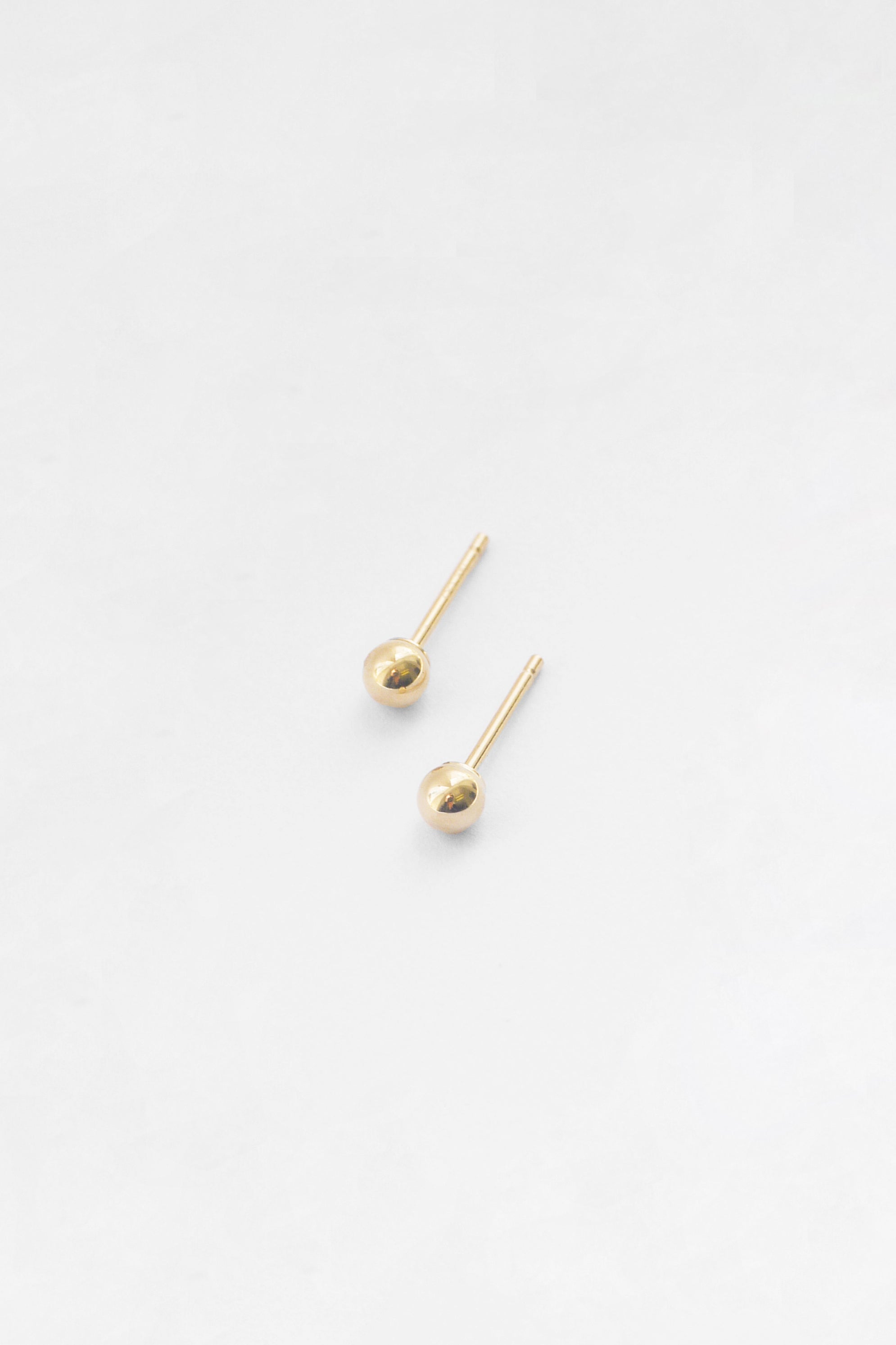 Ginni Studs Solid 14K